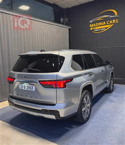 Toyota Sequoia